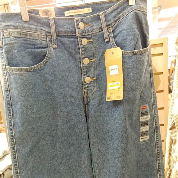 Levi's Women's High Rise Wide Leg Cropped Jeans - Picture 2 of 8